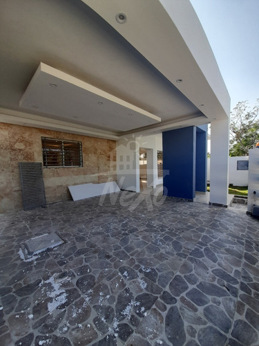 Imagen 2 de 18 de Casaen Venta A Estrenar En Residencial Cerrado, Santiago (hfc-212)