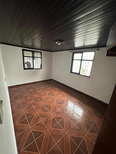 En Arriendo Amplia Casa De 6 Dormitorios Y 2 Baños