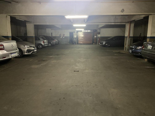 Imagen 4 de 12 de Cochera Fija Cubierta En Edificio - 5 X 2,15 Mts - En Planta Baja