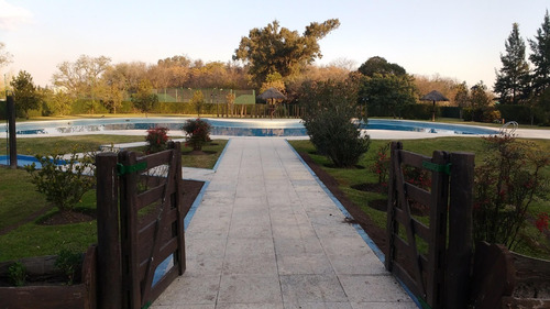 Imagen 7 de 10 de Casa En Venta En El Barrio La Magdalena Canning - Galería Y Piscina - Financiación