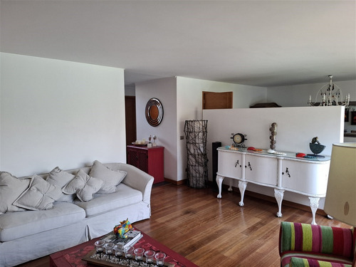 Casa En Arriendo De 4 Dorm. En Lo Barnechea
