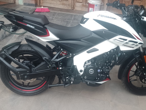Rouser Ns200