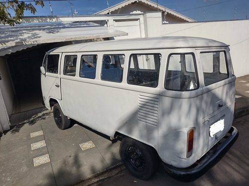 Volkswagen Kombi Versão 9 Lugares 1.6