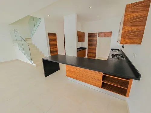 Casa · 5 Recámaras · Alberca · Roof Garden · Aqua Residencial · Huayacan