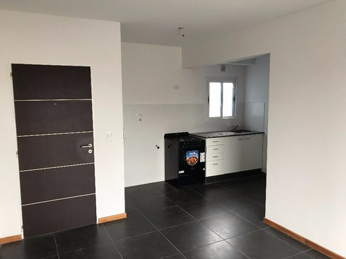 Imagen 2 de 6 de Departamento En Venta En Moron Centro
