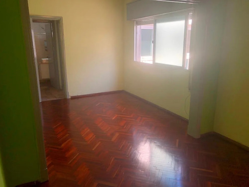 Apartamento Dos Dormitorios. Alquiler. Centro. Gc Gratis 3m