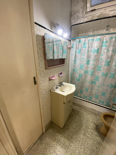 Venta | Casa De 3 Ambientes | 2 Viviendas En Block A Reciclar | En Lo Mejor De Constitucion |