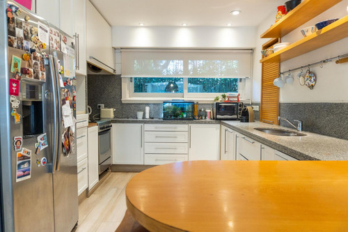 Venta De Casa 8 Ambientes En Hurlingham Con Piscina Y Quincho