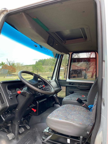 Imagem 3 de 13 de Ford Cargo 816