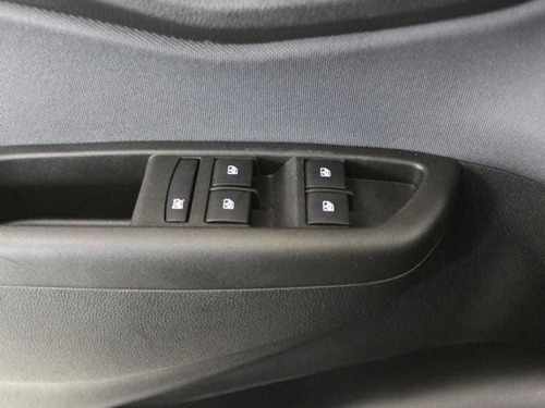 Imagem 5 de 15 de Chevrolet Onix Activ
