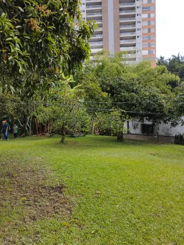 Lote En Venta En Poblado. Cod V15856