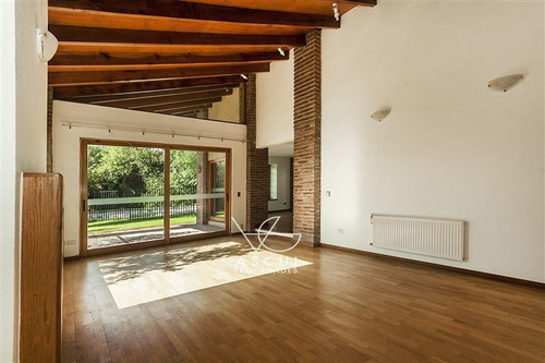 Casa En Venta De 4 Dorm. En Lo Barnechea