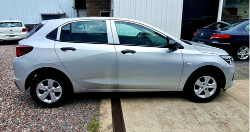 Imagen 4 de 21 de Nuevo Chevrolet Onix Ls 2023 1.2 0km Color Financia Smartin6