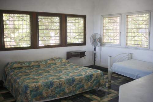 Amplia Y Céntrica Casa En Acapulco Dorado, Para 20 Personas.
