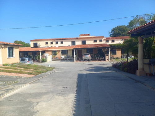  *mm&ne Bella Casa De 2 Niveles En Venta En Chucho Briceno Cabudare  Lara, Venezuela.  4 Dormitorios  4 Baños  136 M² 