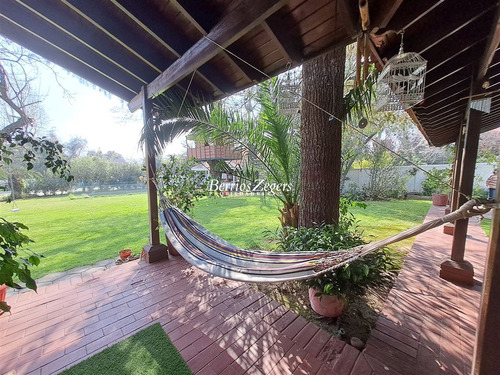 Casa En Venta, 4 Dormitorios 4 Baños, Sala De Estar La Reina