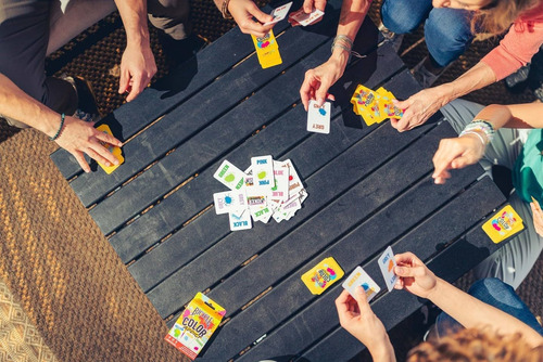 Juego De Cartas Familiares Adictos Al Color Hasta 6 Jugadore