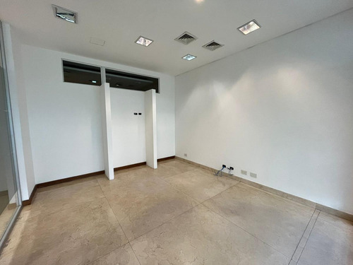 Imagen 19 de 22 de Oficina En Alquiler Y Venta En Office Iv, Con Cocheras, Y Despachos. Muy Amplia Y Luminosa.
