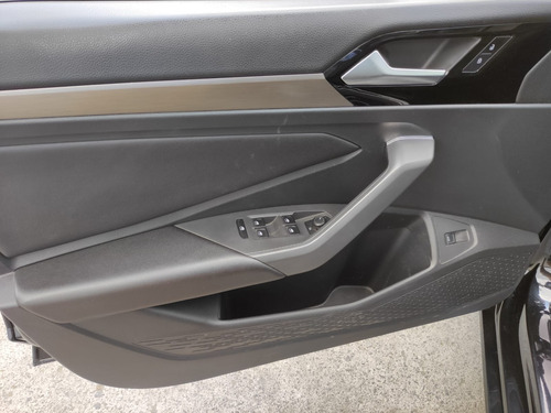 Imagen 12 de 13 de Volkswagen Jetta Highline 1.4l 150hp Tip 2019