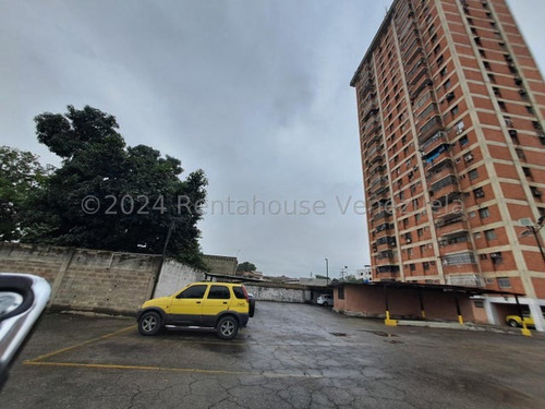 24-18105 Venta Apartamento Para Acondicionar Al Gusto Torre Cuatricentenaria Cagua Gjg