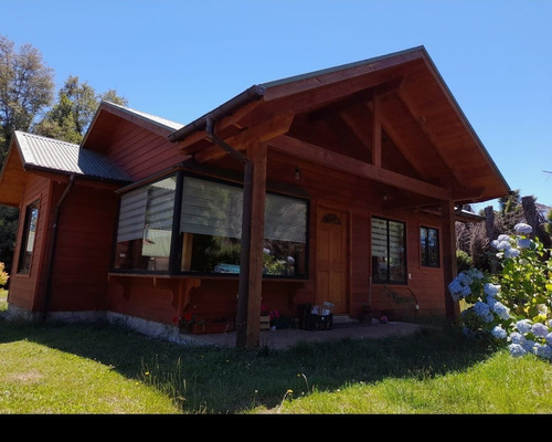 Vende Parcela Con 3 Casas. Sector Los Cisnes