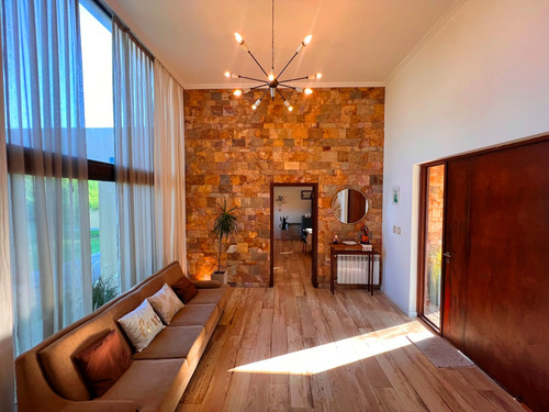 Venta Casa Estación Del Carmen Barrio Cerrado, La Casa