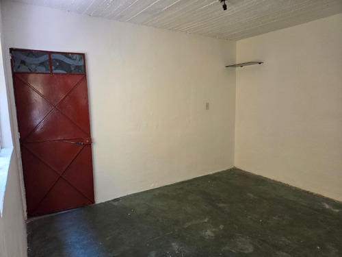 Casa Dividida En 6 Departamentos A Unos Pasos De Interlomas