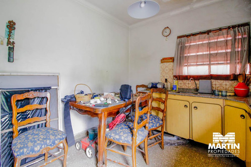 Casa En Venta En Martinez 3 Ambientes Con Jardín. Apto Crédito. A 3 Cuadras Del Hipódromo.