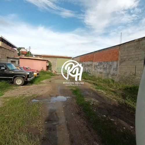 Terreno En Venta En El Barrio Lourdes, Maracay