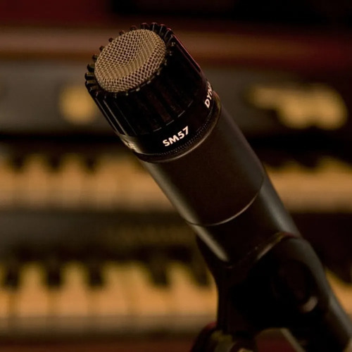 Micrófono Dinámico Shure Sm57 Para Instrumentos Y Voces Color Negro