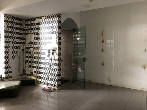 Imagen 4 de 11 de Venta Local Comercial Con Renta , Recoleta Excelente Ubicación