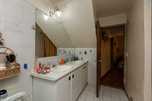 Peñaflor / Parcela De 5.200 M2. Casa 187 M2.