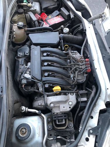 Imagen 4 de 9 de Renault Kangoo 2014 1.6 Furgon Ph3 Confort 1plc