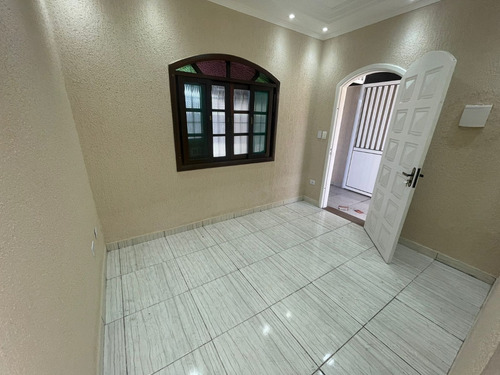 Imagem 12 de 17 de M - Casa Geminada Reformada Na Guilhermina, Oportunidade! 2 Dorm C/ Suíte, Churrasqueira E Vagas Cobertas.