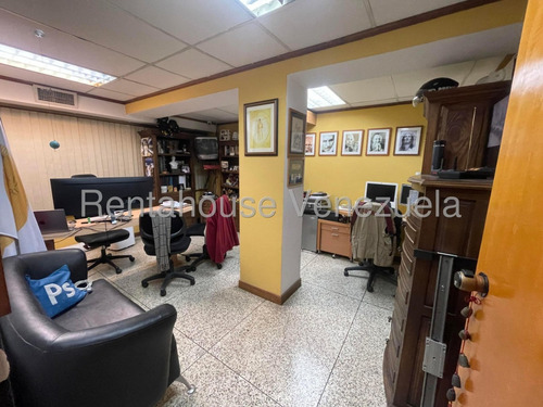 Y.t. Oficina En Venta, Los Cortijos De Lourdes Mls #25-17194