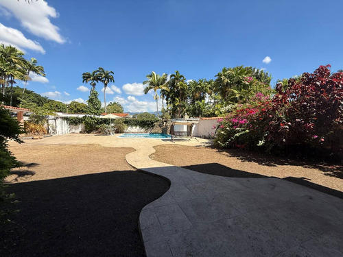 En Venta Casa En Guaparo Calle Cerrada En Valencia