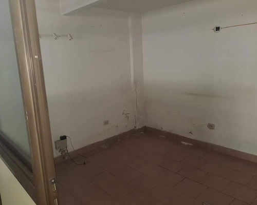 Espacio Para Fábrica + Chalet En Primer Piso