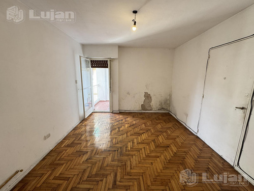 Venta Av Rivadavia Al 8800 2 Ambs Con Balcón !