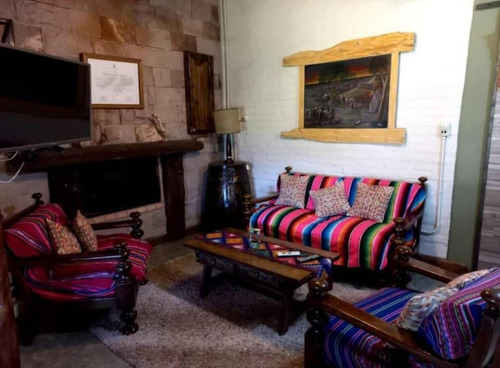 Casa En Venta - 4 Dormitorios 2 Baños - Cocheras - 2.000mts2 - San Rafael