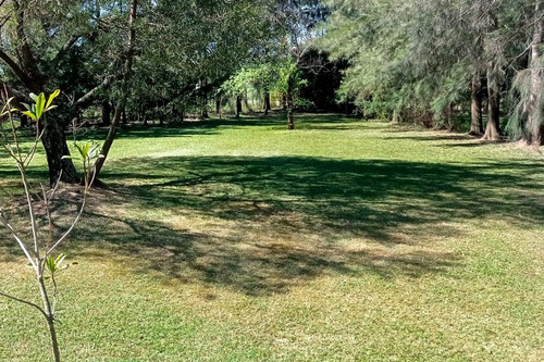 Casa En Venta Country Chascomús. Lote 2250 M2