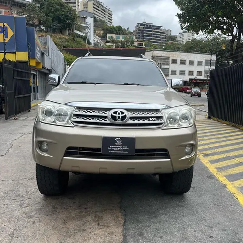 Toyota Fortuner 2012 4x4