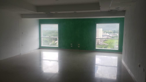 Imagen 3 de 14 de Oficina En Urb. Las Quintas, C.c Cristal - Naguanagua