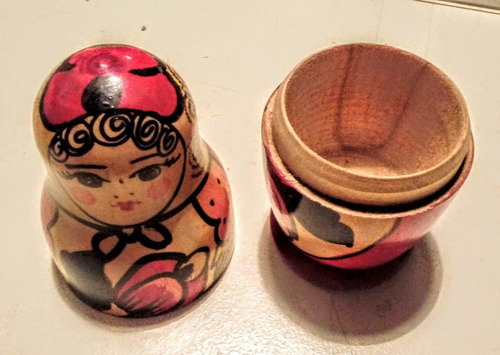 Matrioshka/mamushka De Madera Hueca De Una Sola Unidad (Usado)
