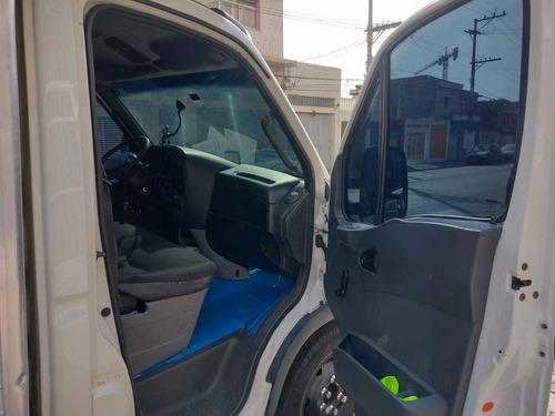 Imagem 6 de 11 de Iveco Daily 35s14