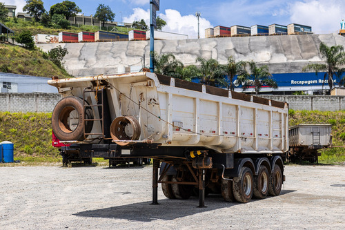 Caçamba Rossetti 25m3 Ñé Rodolinea Grimaldi Guerra Noma