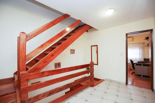 Venta | Amplio Duplex De 3 Dormitorios Playroom. Jardín Propio.