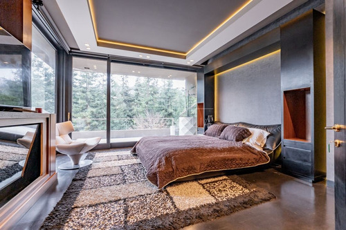 Casa En Arriendo De 6 Dorm. En Lo Barnechea