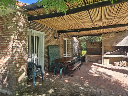 Venta Casa 2 Dormitorios Solís Con Cochera, Piscina Y Anexo