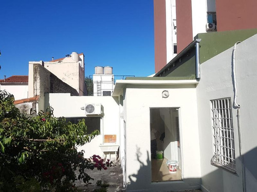 Casa En Venta En Saavedra Con Patio - Solo Para Destino Comercial / Profesional