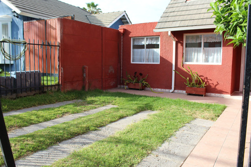 Casa En Venta Con 4 Dormitorios Y 2 Baños En Puente Alto